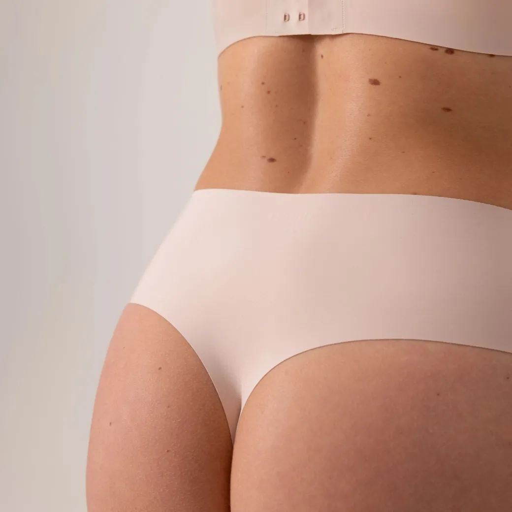 Microfiber High Waist Seamless Tanga aus recyceltem Polyamid